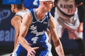  浓眉哥打几号位 