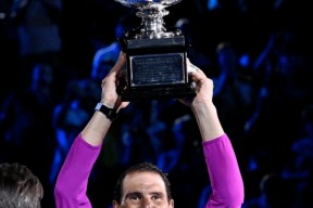 包含阿扎伦卡巅峰对决，纳达尔与30激战塞尔维亚队分钟，挺进下一轮胜负难料！的词条