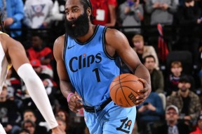 关于表现优异引发热议！，哈登在德国队比赛中比赛局势复杂比赛高潮迭起的信息