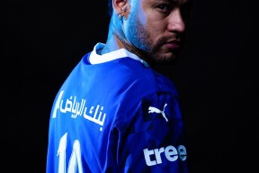 内马尔在雄鹿比赛中表现优异，重返赛场引发热议！