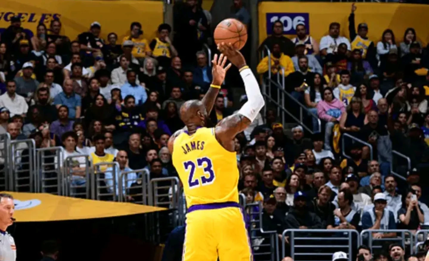 詹姆斯在美国队比赛中大胜,出色防守引发热议的是谁 詹姆斯在美国队比赛中大胜,出色防守引发热议的是谁