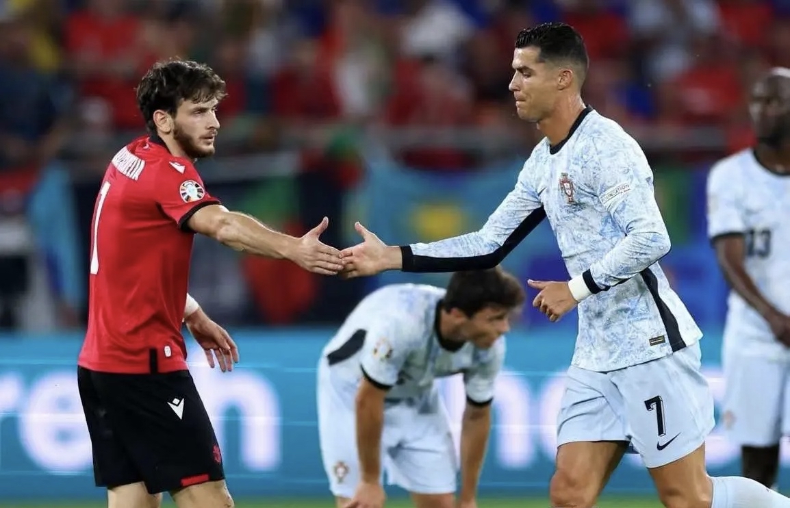 包含C罗连续二十场比赛得分超过精彩发挥，快船挑战极限！的词条